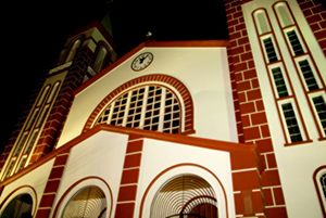 Feira Mercoflora 2017 - Bons negcios florescem aqui. Catedral Santo Antnio Localizada no centro da cidade, foi inaugurada em 08/12/1956, possuindo 02 torres com 40 metros de altura. O projeto é do arquiteto Cristiano Betamin. Vista do...